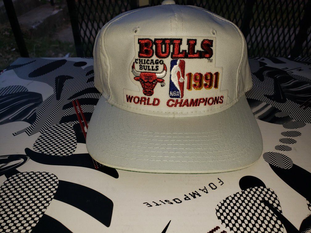 VINTAGE OG NWOT 1991 BULLS CHAMPIONSHIP snapback hat (same one Jordan wore)