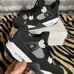 White Thunder 4s - Size 9.5 Men’s Sneakers