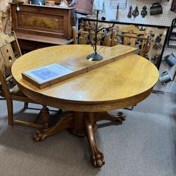 Antique Round Oak Table & 5 Chairs