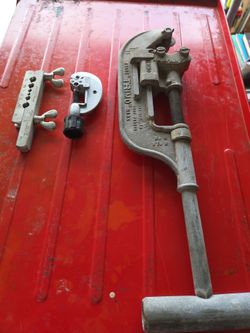 18" pipe wrench 1-4 pipe cutter other items