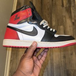 Air Jordan 1 Retro “Black Toe”