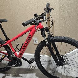 Cannondale Catalyst Disc mountain bike 27.5" tires