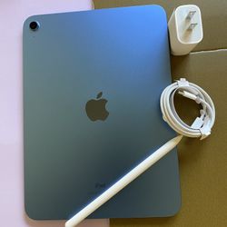 256gb Apple IPad 10th Generation (10.9” Liquid / 2022 model) with pen, keyboard, case & Accessories (warranty 2026) 