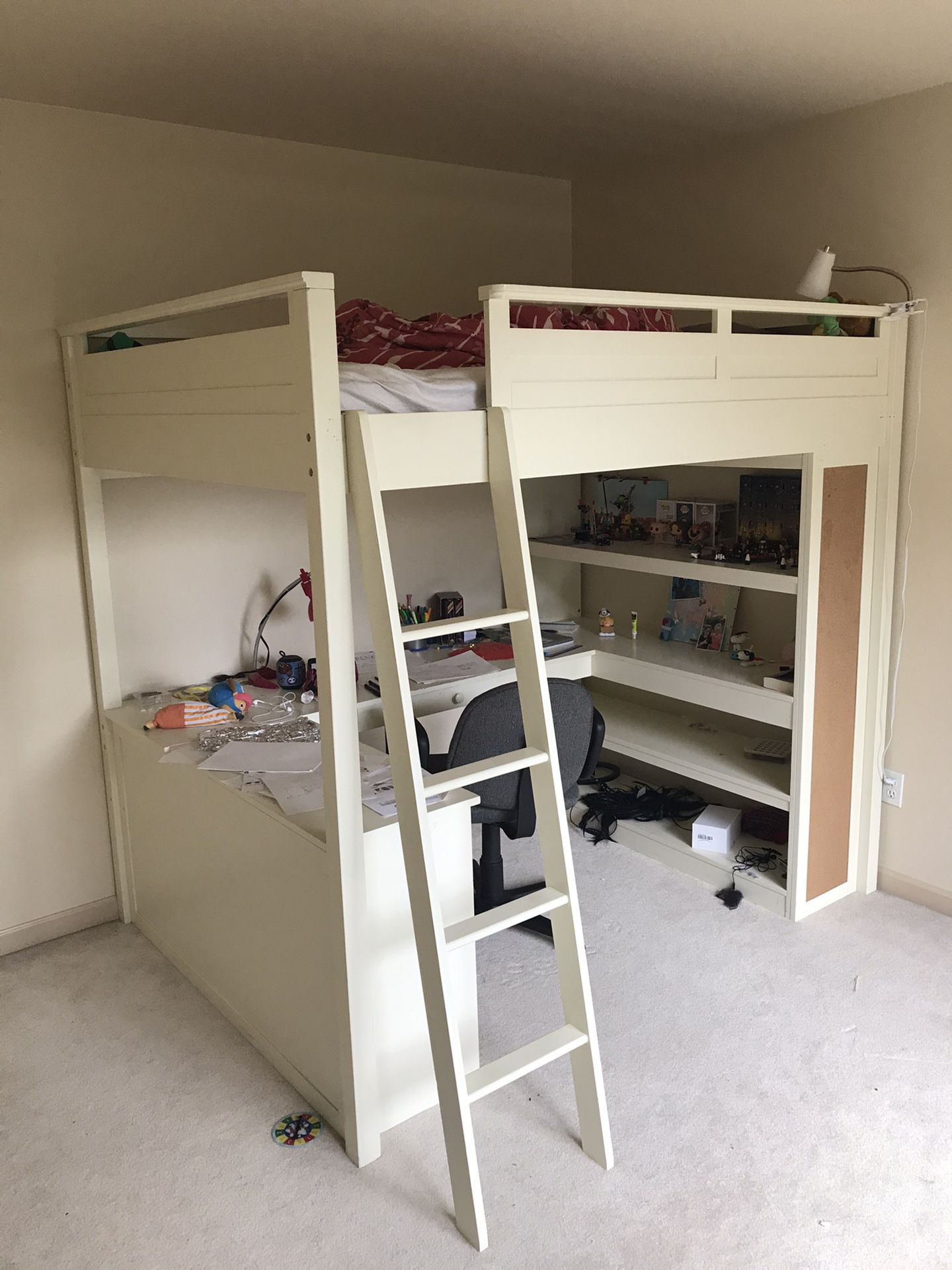 Bunk bed with mattress