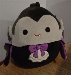 Squishmallows Wolfgang Vampire 8"