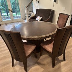 Like New Dining Table And 6 Chairs