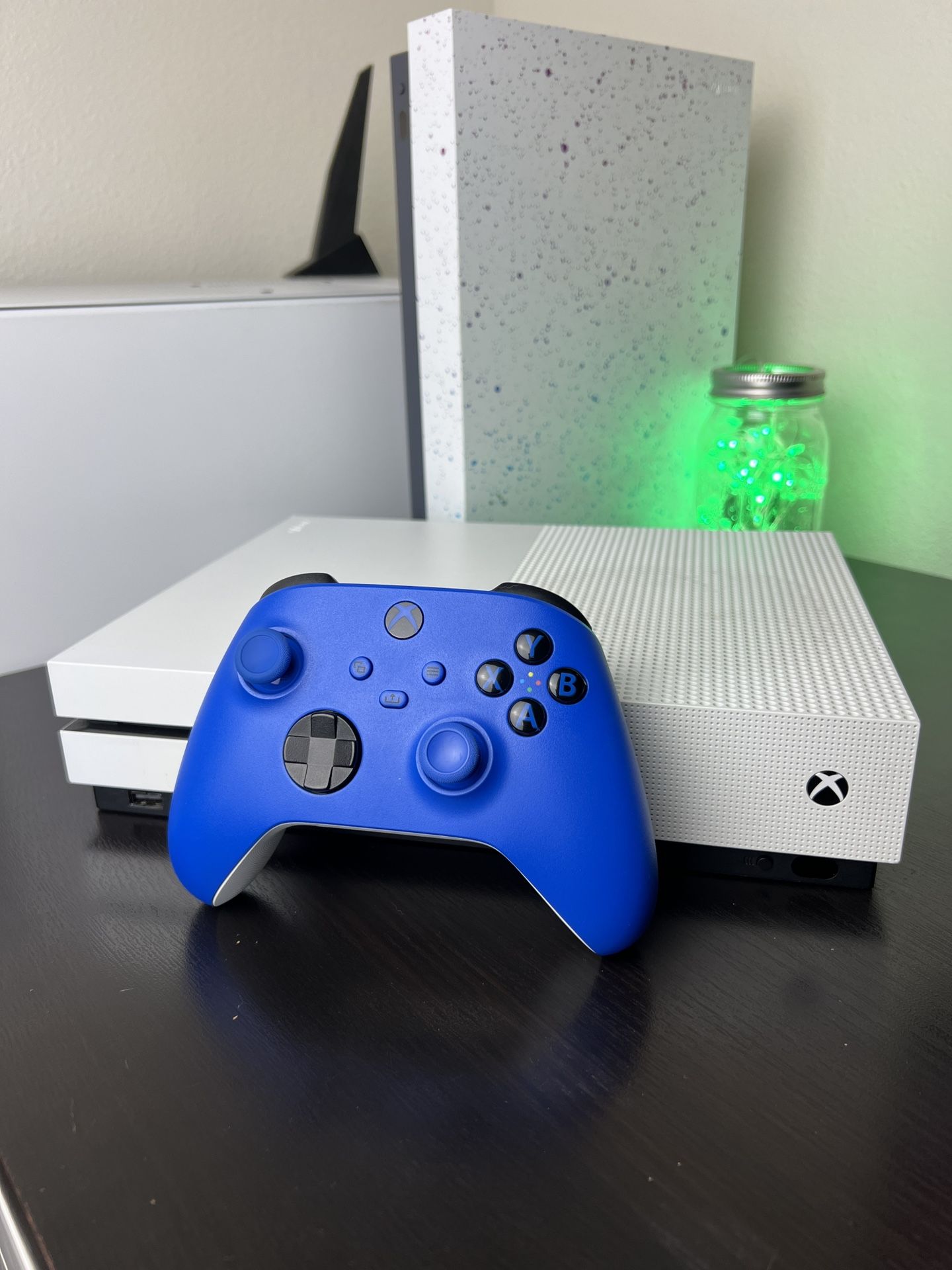 Microsoft Xbox One S (With Controller)
