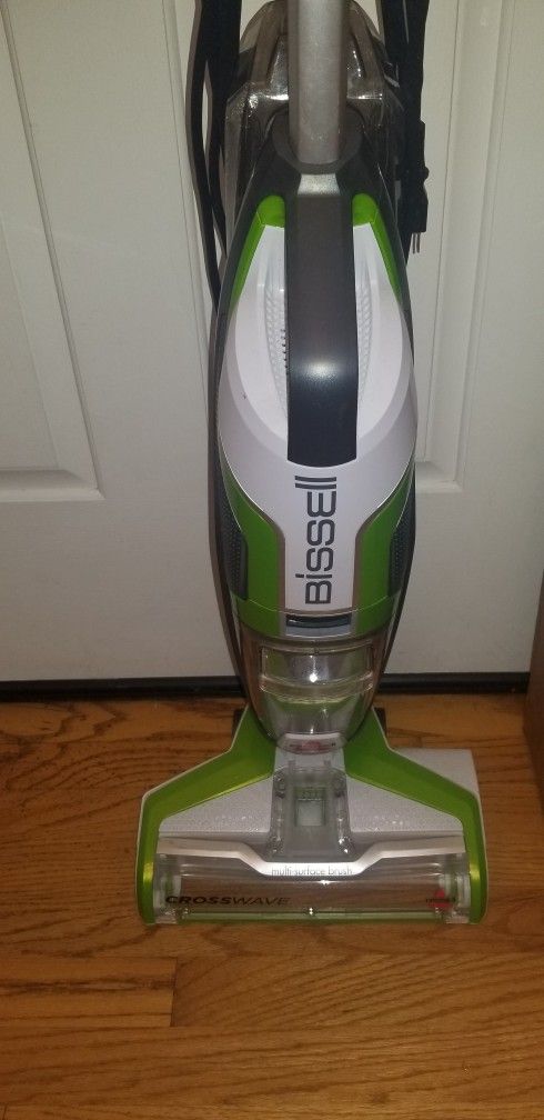 NEW cond BISSEL SWIVEL CROSSVAVE , NEED BRUSH