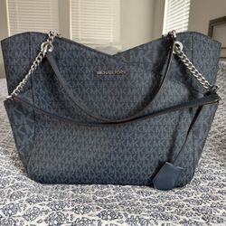 Michael Kors Jet Set Signature Logo Shoulder Purse, Like New! 