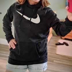 Therma fit Nike Hoodie black. Med.