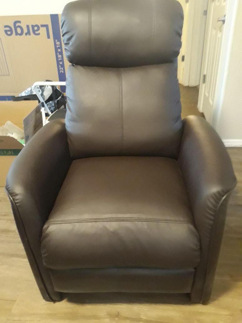 2 Single seat chairs (brown)