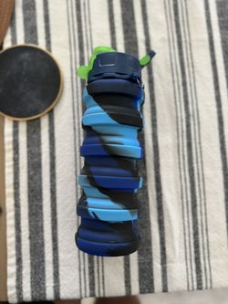 Silicone Water Bottle With Keychain Hook