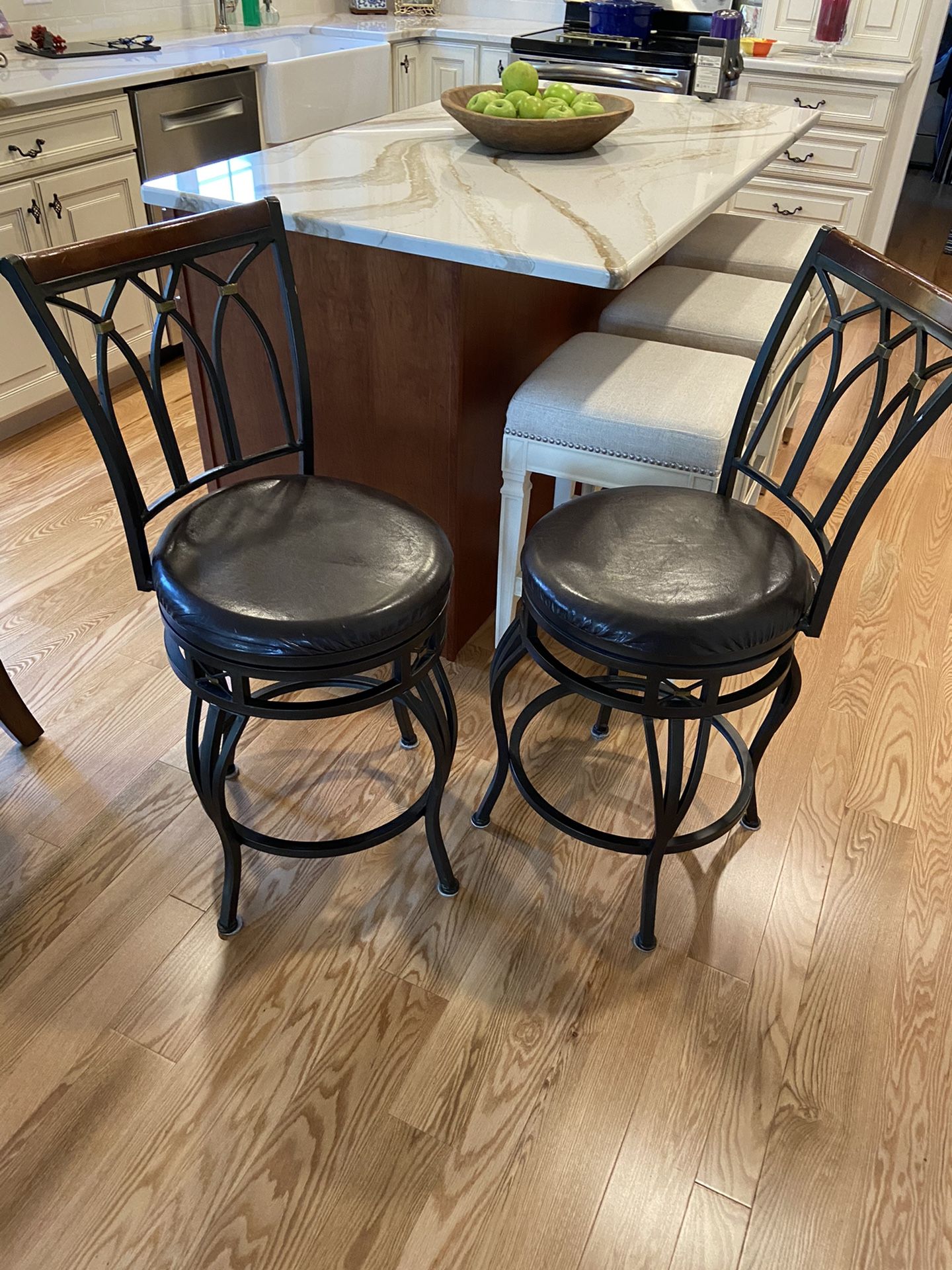 2 Barstools