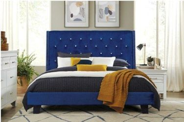 Elegant & Contemporary Rich Velvet upholstered Platform bed /Crystals