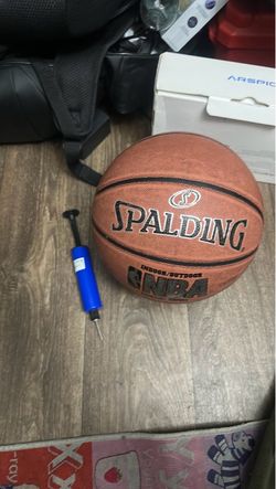 Basketball with pump