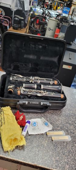 Yamaha YCL-400AD Advantage Wood Clarinet. I. Good condition,  pads are %85 to %90 good, 2 pads will need adention lather, working great at this time. 