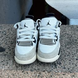 Jordan 4 Retro “Military Black”