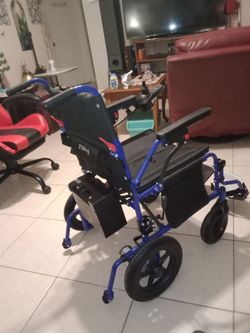 Electric transport wheelchair