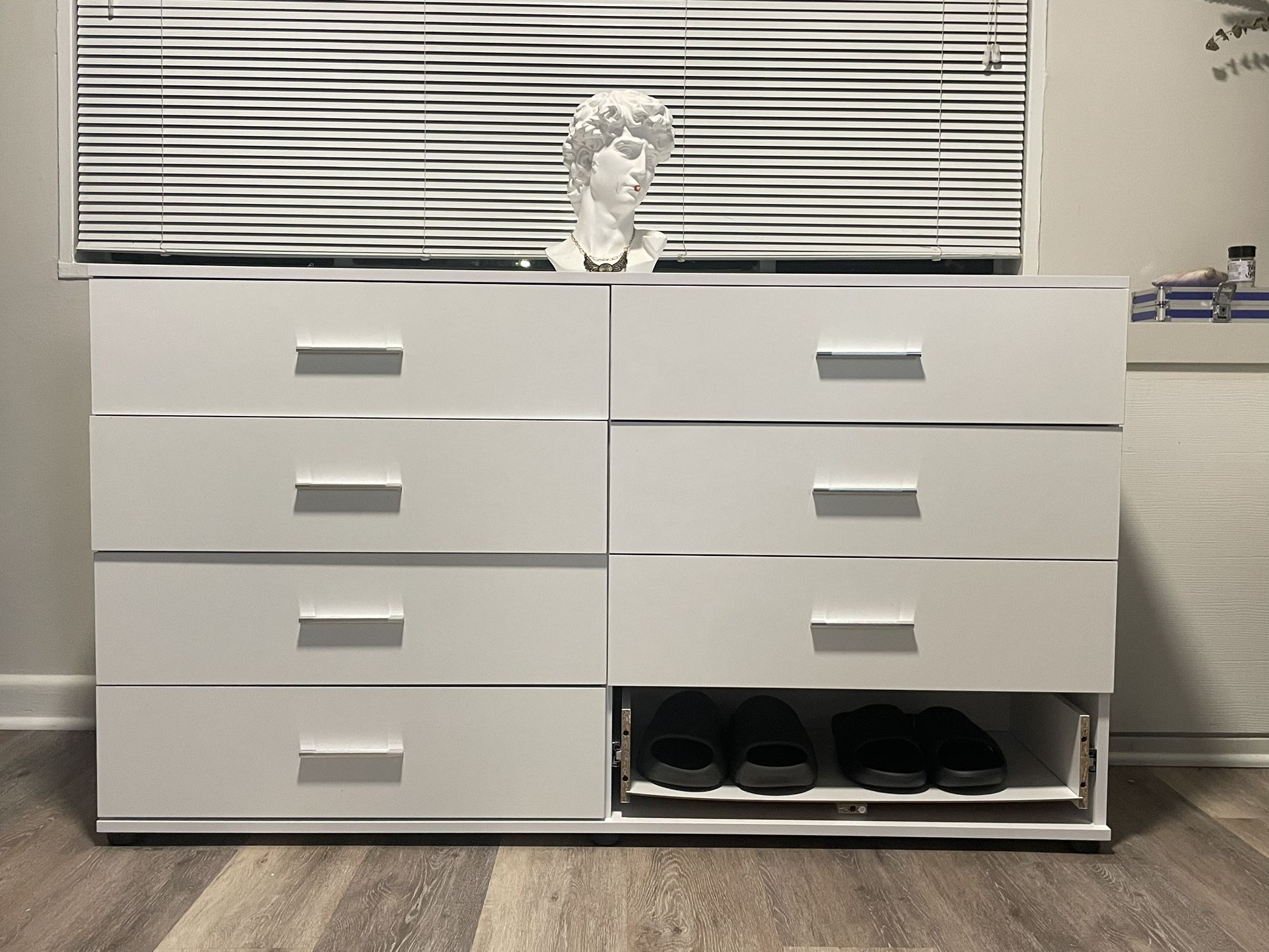 WHITE DRESSER 8 Drawers 