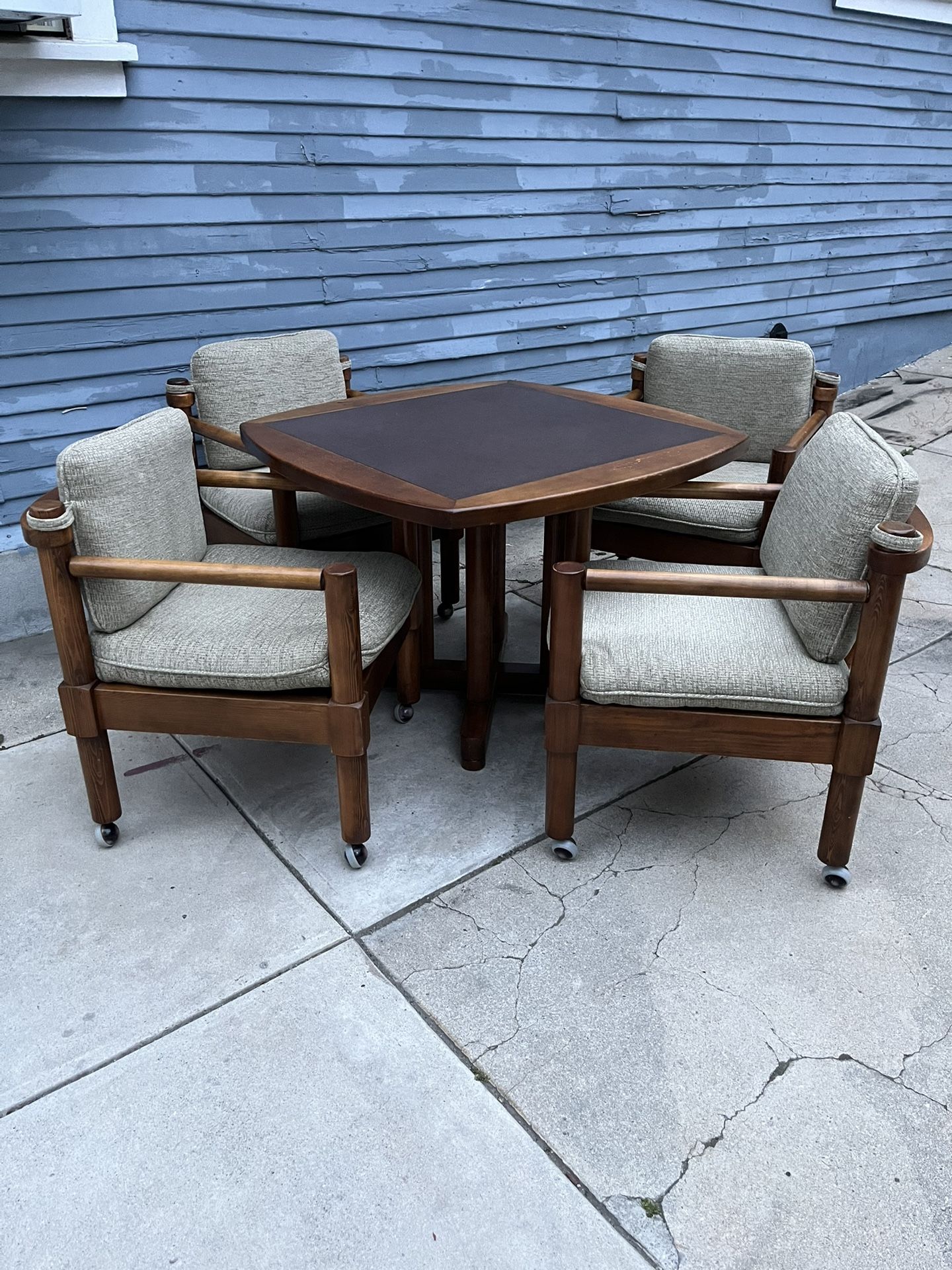 FREE DELIVERY 🚚 Vintage - 1970i’s MCM - Danish Modern Breakfast Table / Party Table / Dining Set