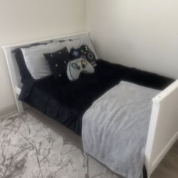 Full Size Bed 