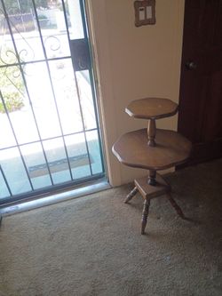 Accent table