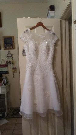 Knee high size 8 to 10 wedding dress