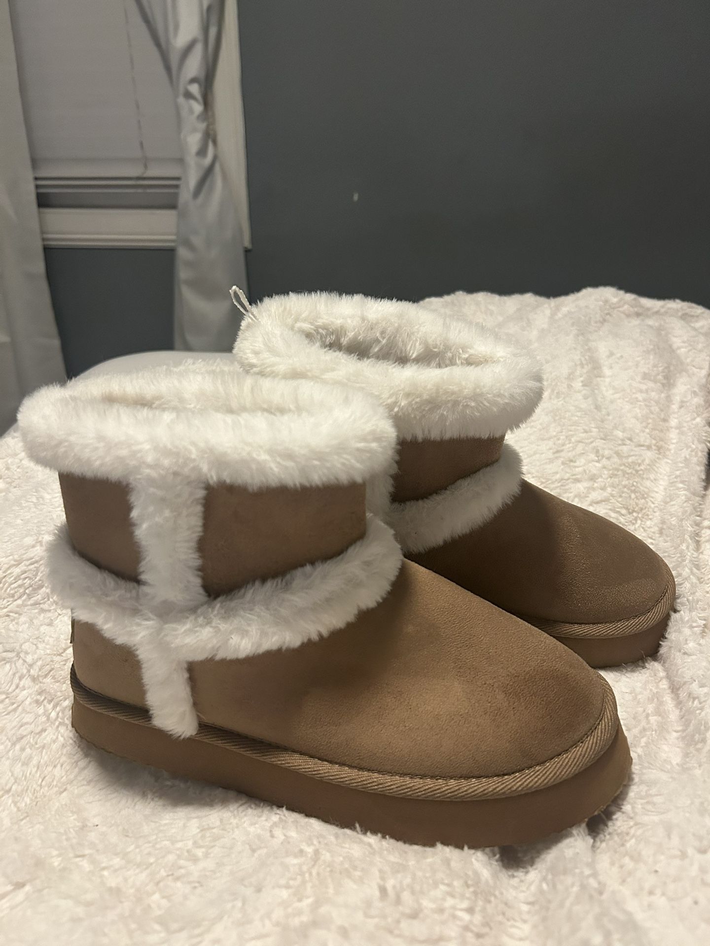 Juicy Couture Boots /Brown