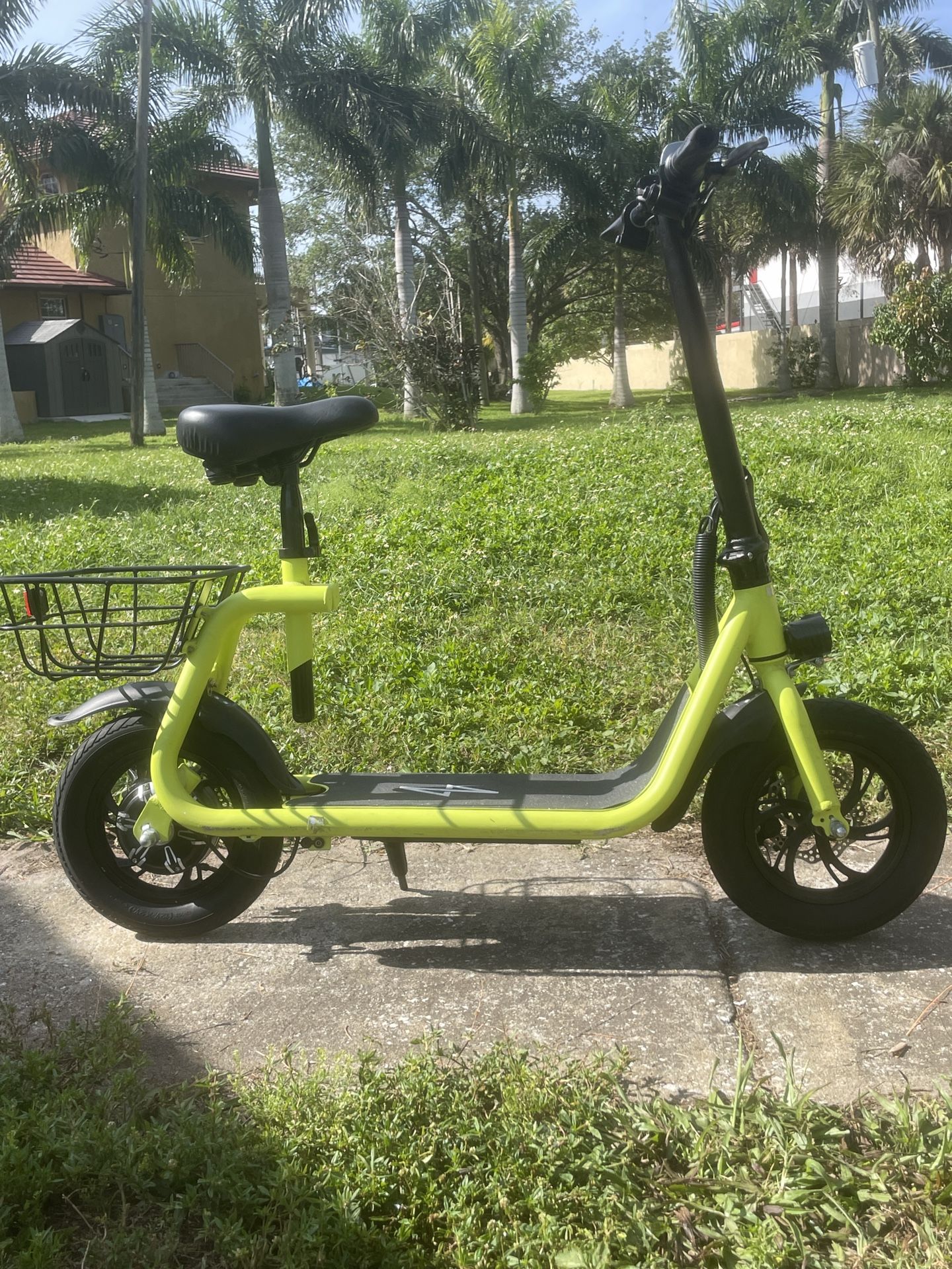 Electric Scooter with Seat !2x Dual Battery!