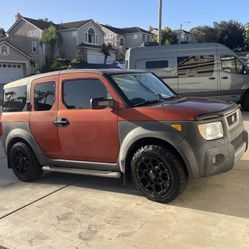Honda Element 2004 Orange