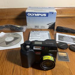 Olympus Camedia C-3040 Zoom Digital Camera 3.3 MP *In Box*