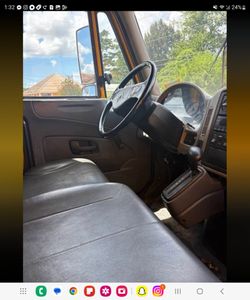 Used international box truck