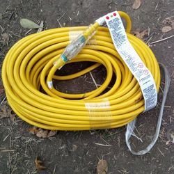 100 Ft Outdoor Extension Cord With 12/3 Awg 15a