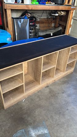 Show storage/ bench