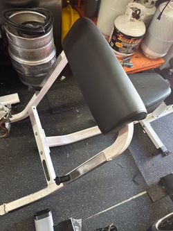 Nautilus curl bench . Bench pad his brand new