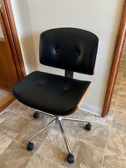 Rolling chair