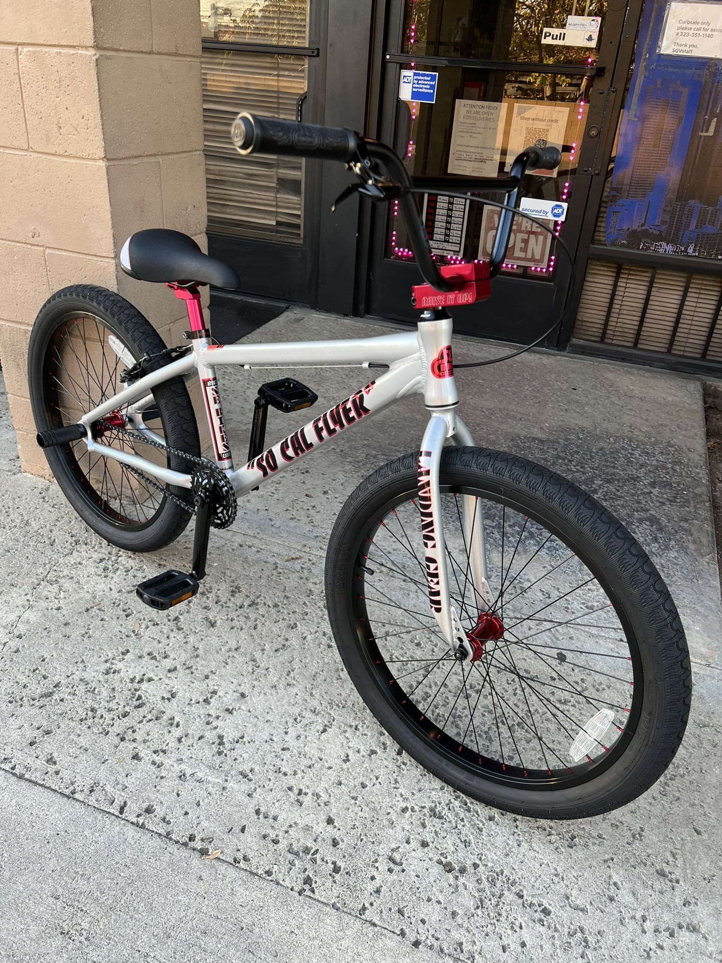 SE Bikes So Cal Flyer 24" Iced Out Silver
