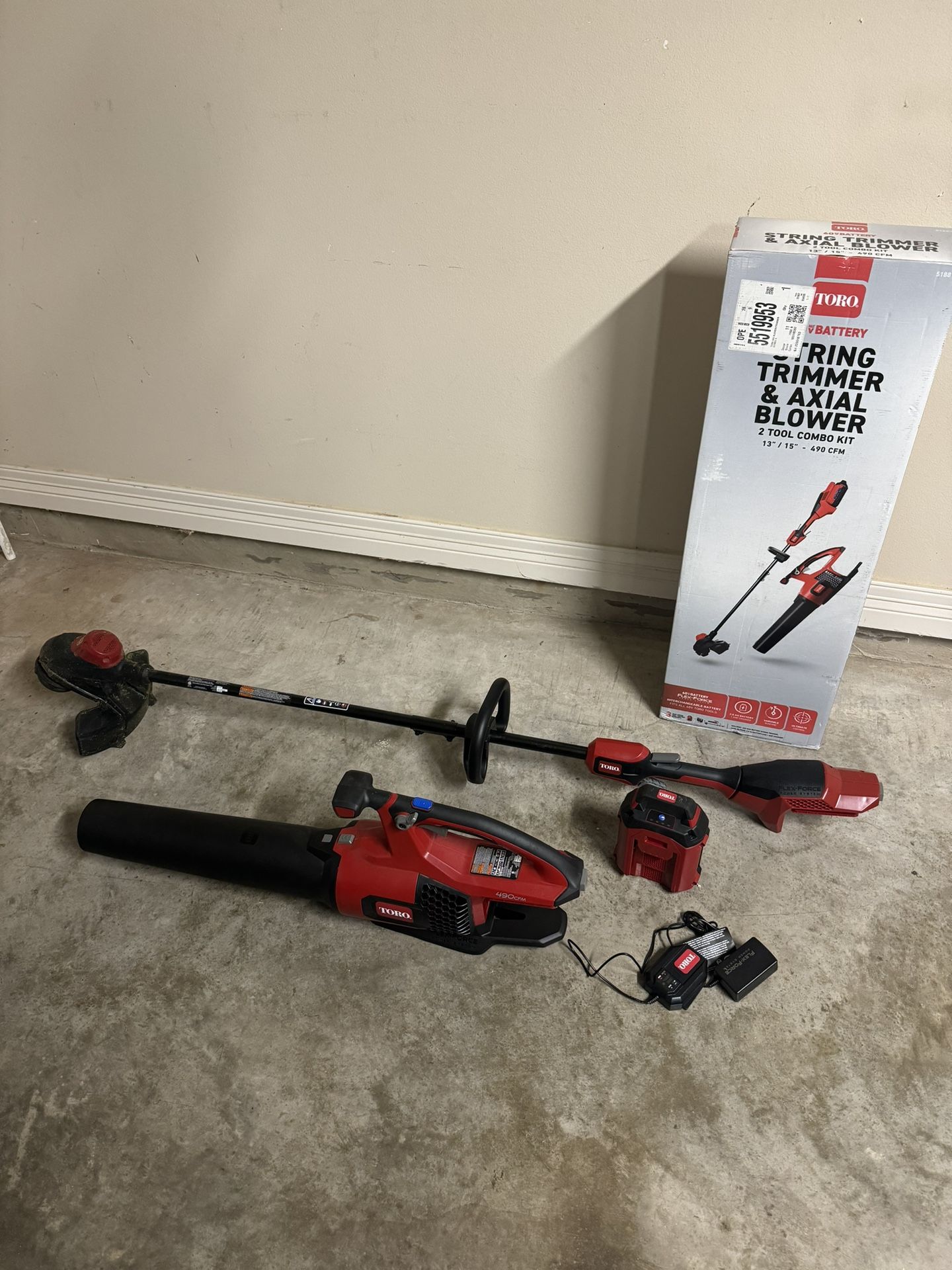 Toro Flex-Force 60-volt max Cordless Battery String Trimmer and Leaf Blower and Combo Kit 2 Ah (Battery Included) (Charger Included)
