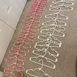 Small hangers pink is 30 peace white is 16 the rest is 15