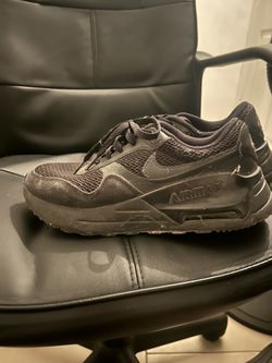 Nike Air maxes Size 10