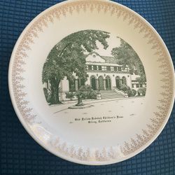 VINTAGE COLLECTIBLE DECORATIVE PLATE