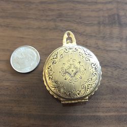 Sweet Mother’s Day gift locket