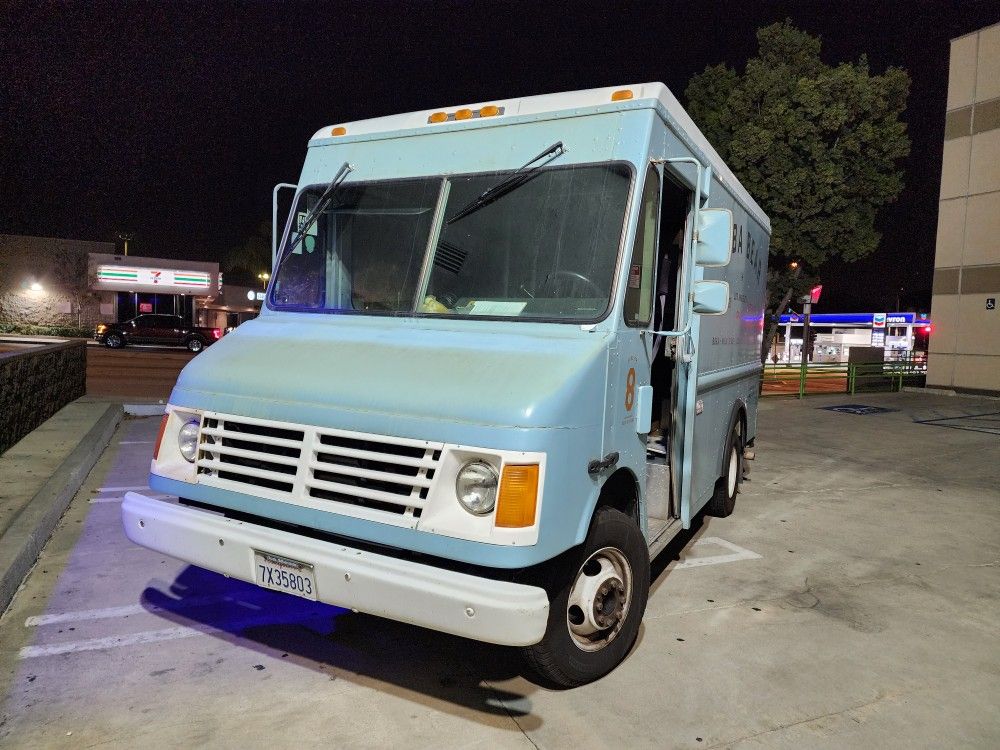 2004 Workhorse Step Van Food Truck