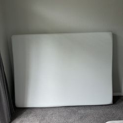 Zinus Green Tea Memory Foam Mattress – Queen Size (Like New)