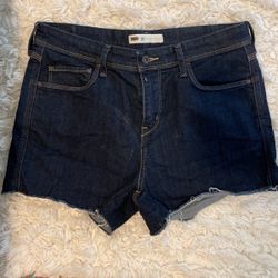 Women’s Levi’s Shorts Size 10