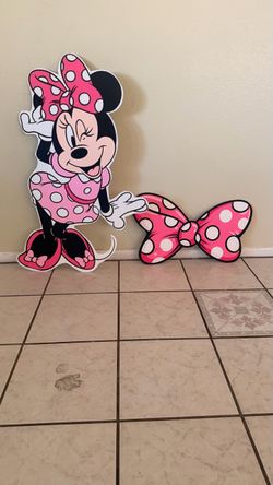 Minnie Mouse Cardboard Cutout Set