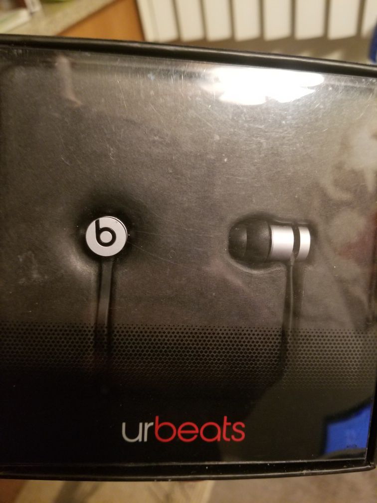 UrBeats Plug-in Beats Earbud Headphones