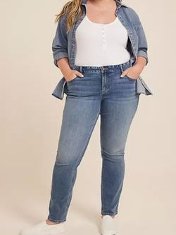 Plus Size m jeans by Maurice's, Classic Mid Rise Slim Straight Jean, Size 16W