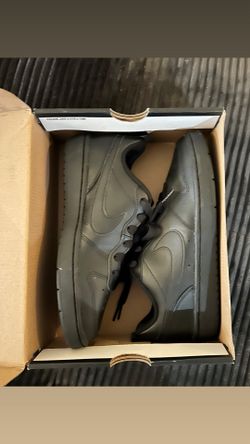 Brand new Black Nike shoes 5.5