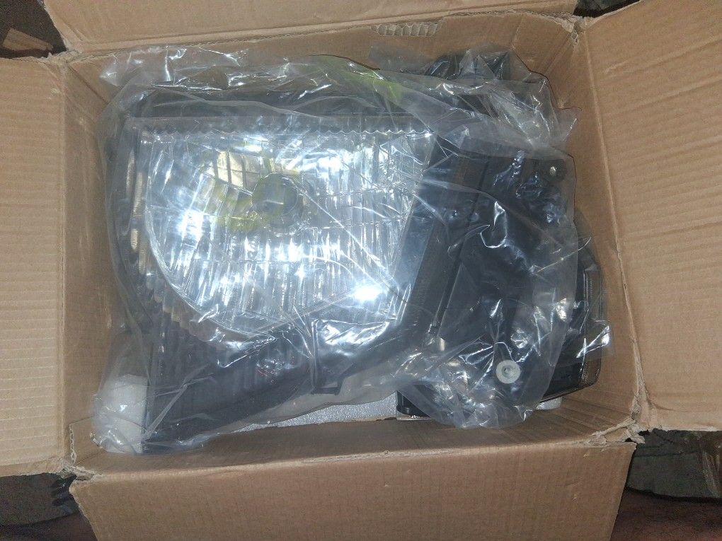 Isuzu/Gmc Headlights And Corner Ligjts